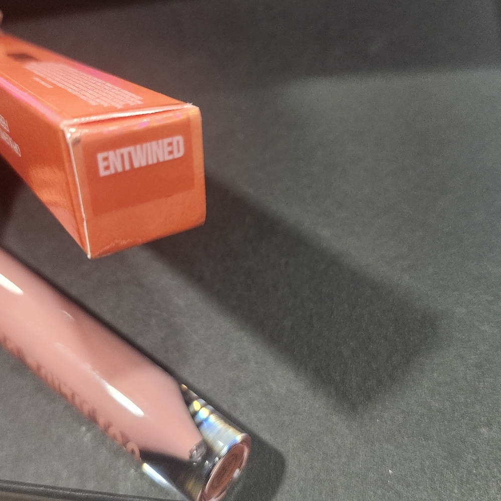 Jeffree Star Supreme Gloss - Peach ENTWINED - Picture 2 of 3